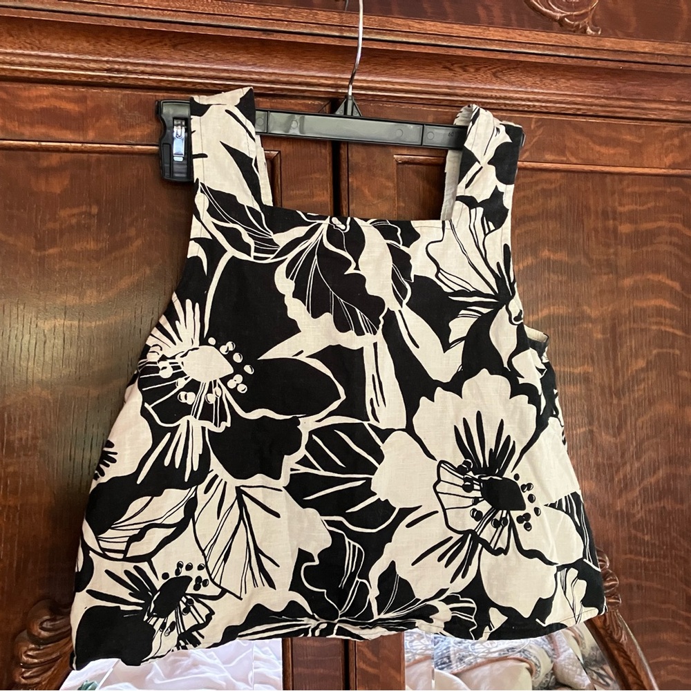 GAP Kids Black and White Floral Crop Tank Top
